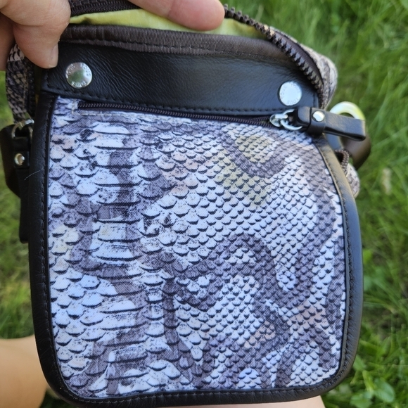 Tous small snakeskin print crossbody bag neutral tones - Picture 6 of 11